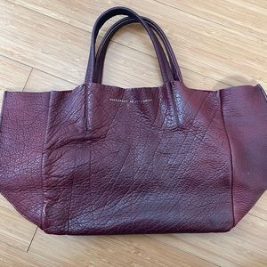 Ampersand as apostrophe leather tote